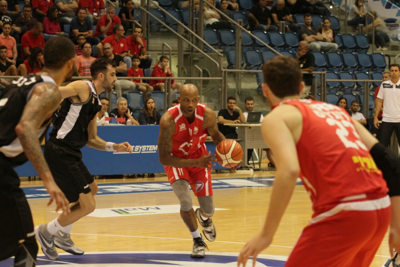 ג'ייסון וויליאמס בפעולה. משחק קשה (צילום: בן בודה)